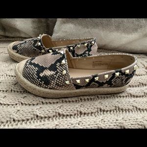 Steve madden snake print studded slip on
